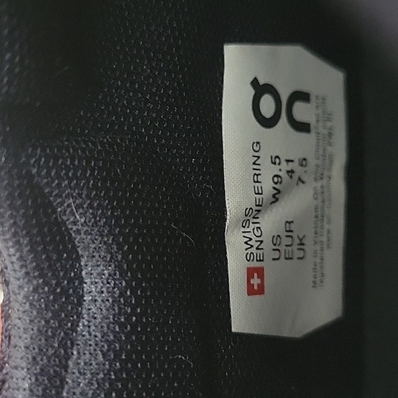 On Running THE ROGER White Sneakers Women's Size 9.5 NWOT - Picture 10 of 11